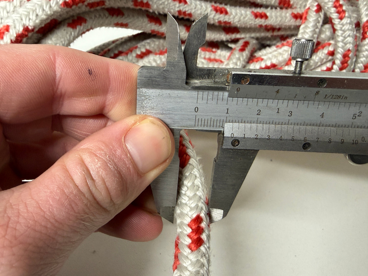 18 meter Dyneema lijn 12 mm met Lewmar sluiting met draaibaar oog