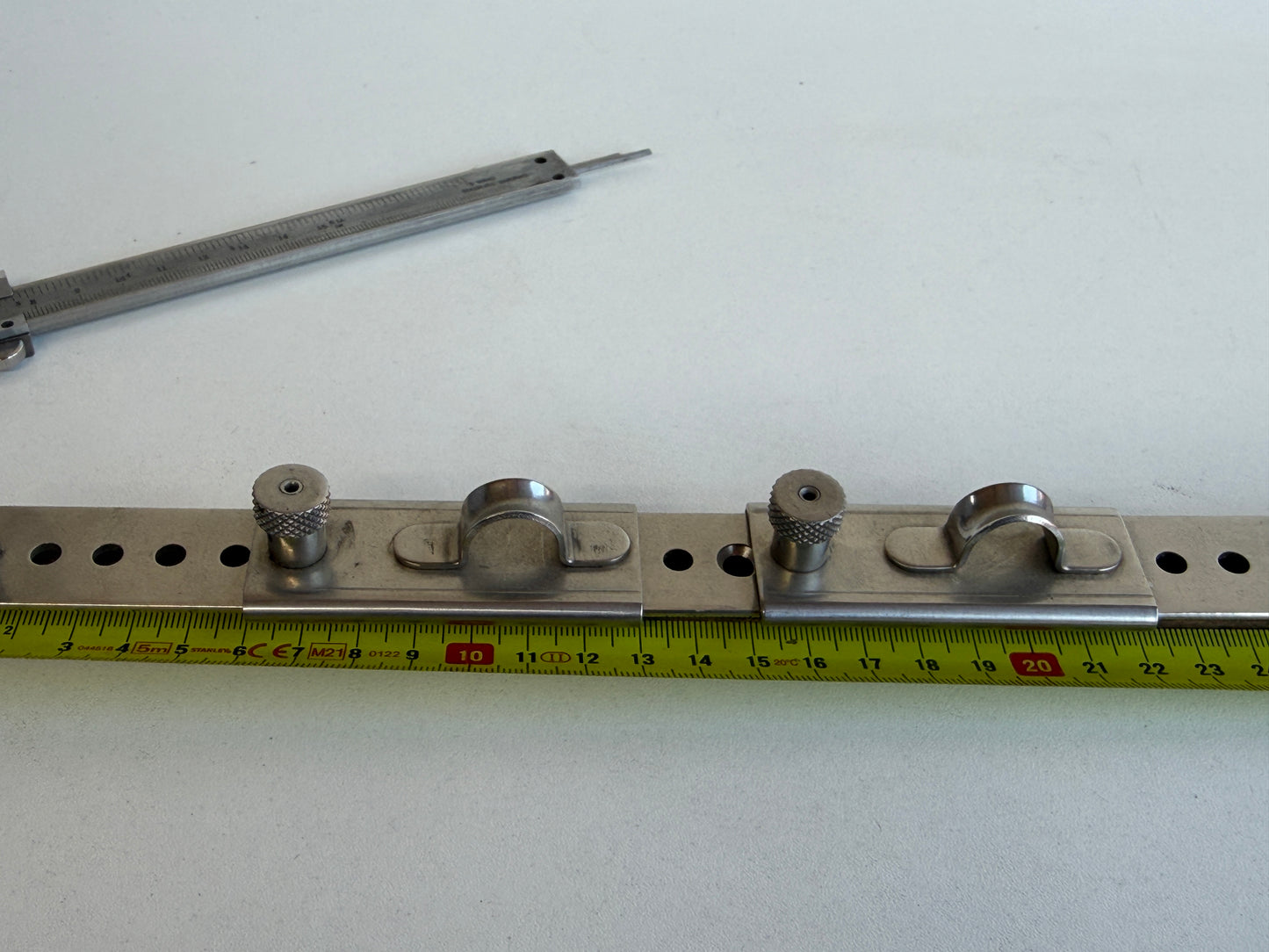 2 x Rail + oog slede 50 cm lang 25 mm breed