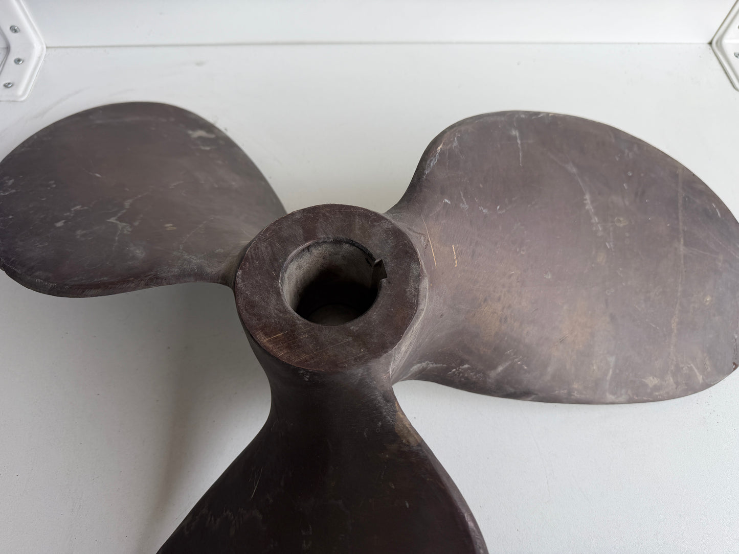 Bronzen schroef 895884 63346