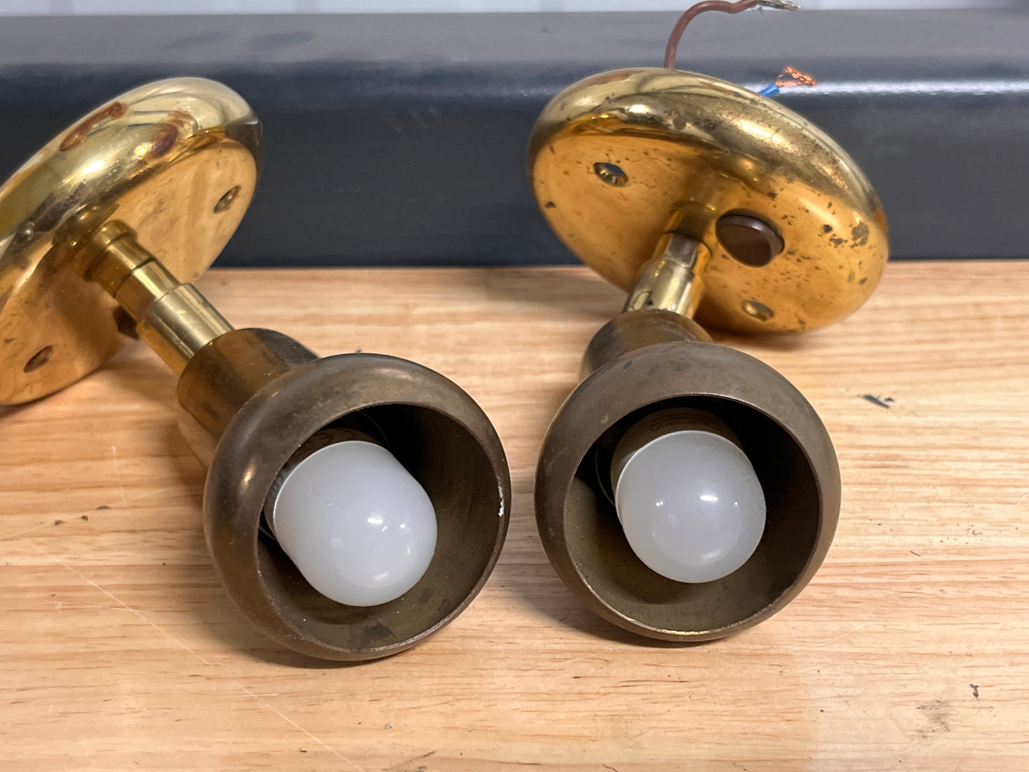 Bronzen / messing wandlampjes / leeslampjes