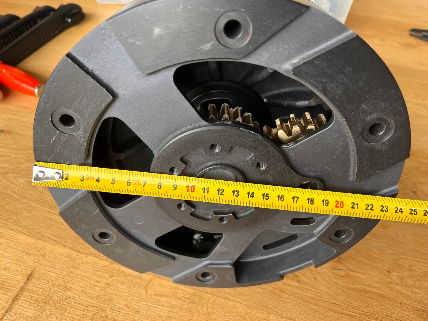 Harken 70 Selftailing Radial Aluminum lier / winch 2 speed