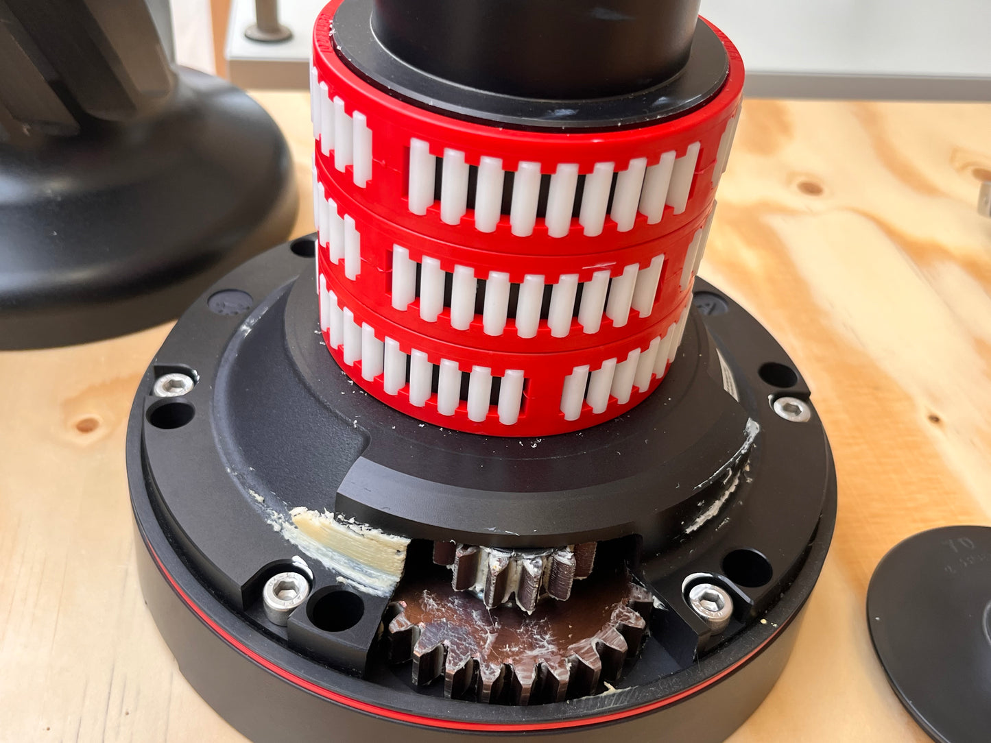 Harken 70 Selftailing Radial Aluminum lier / winch 2 speed