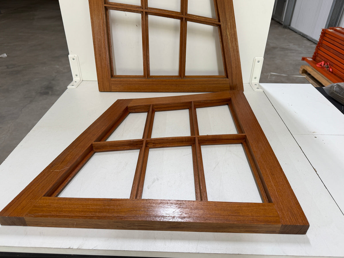 Prachtige houten ramen/deurtjes 610 x 595 mm