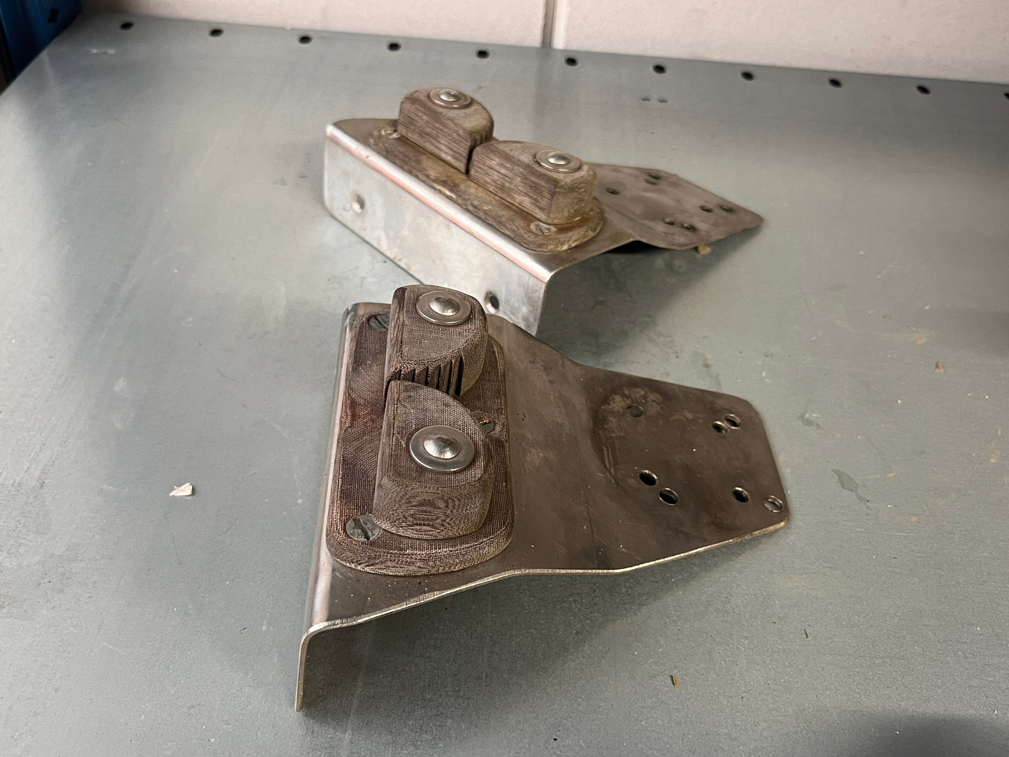 Tufnol schootklem op rvs plateau tot 14 mm