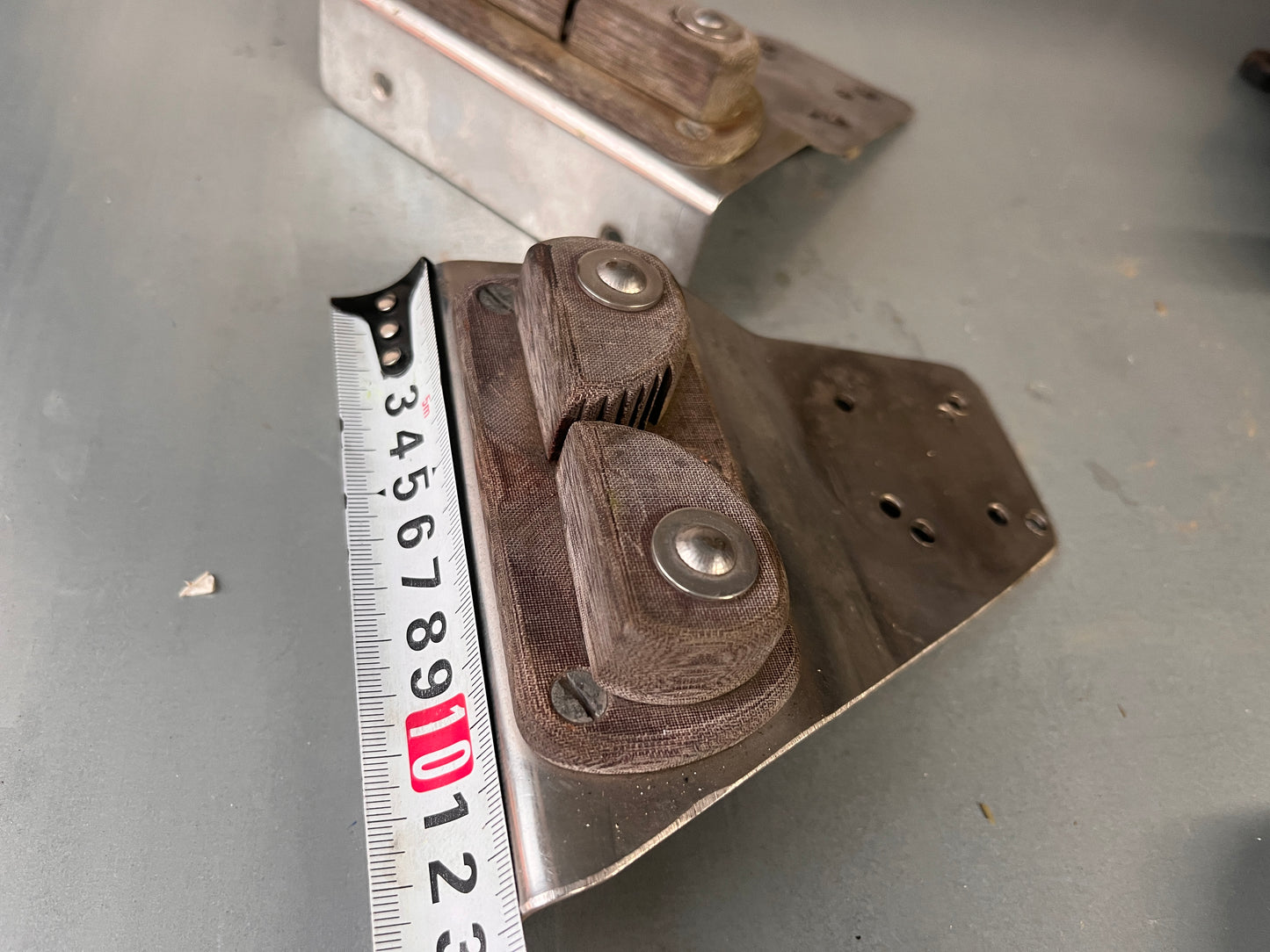 Tufnol schootklem op rvs plateau tot 14 mm