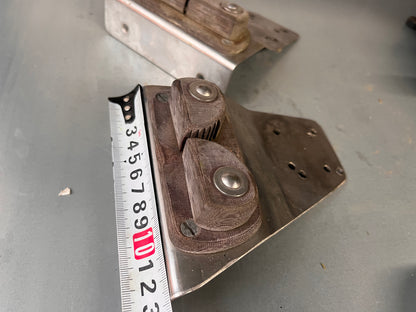 Tufnol schootklem op rvs plateau tot 14 mm