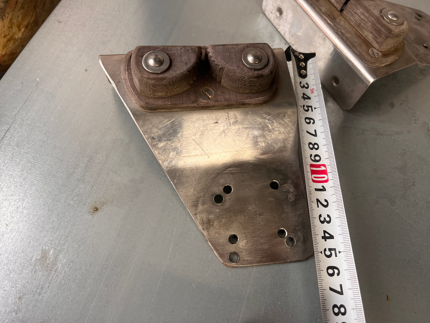 Tufnol schootklem op rvs plateau tot 14 mm