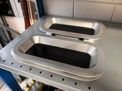 2 x Lewmar patrijspoort open / dicht 40 x 22 cm ongebruikt