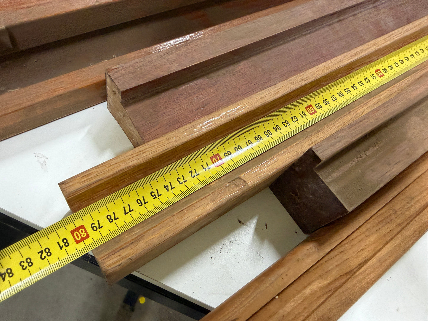 Diverse balkjes / restanten (teak) hout