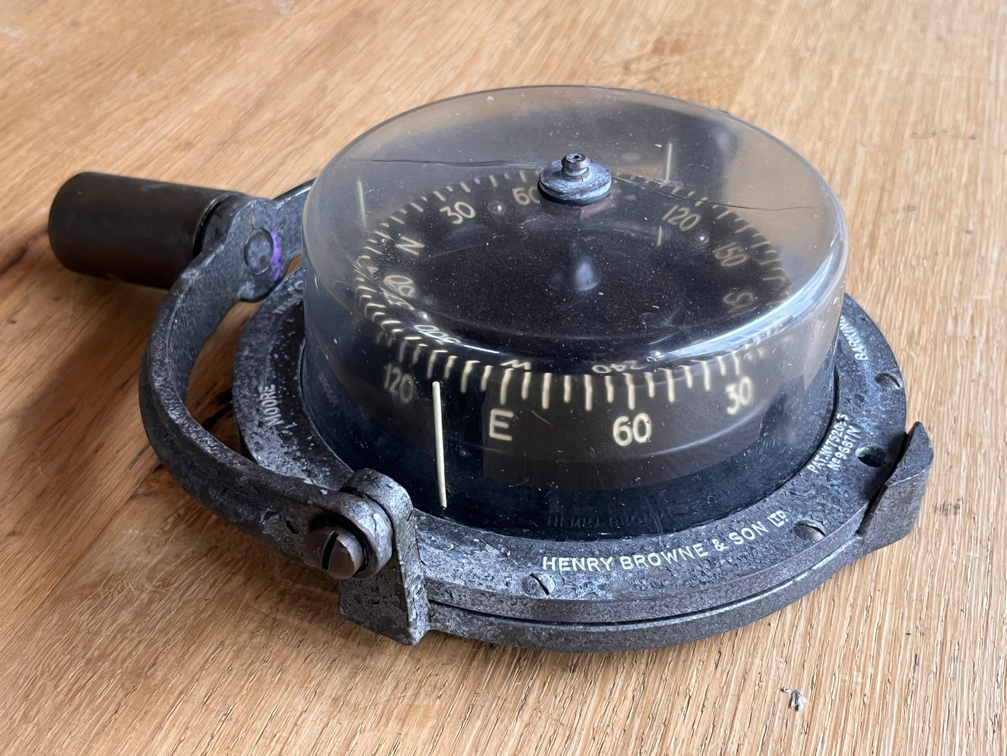 Sestrel Moore kompas met barst