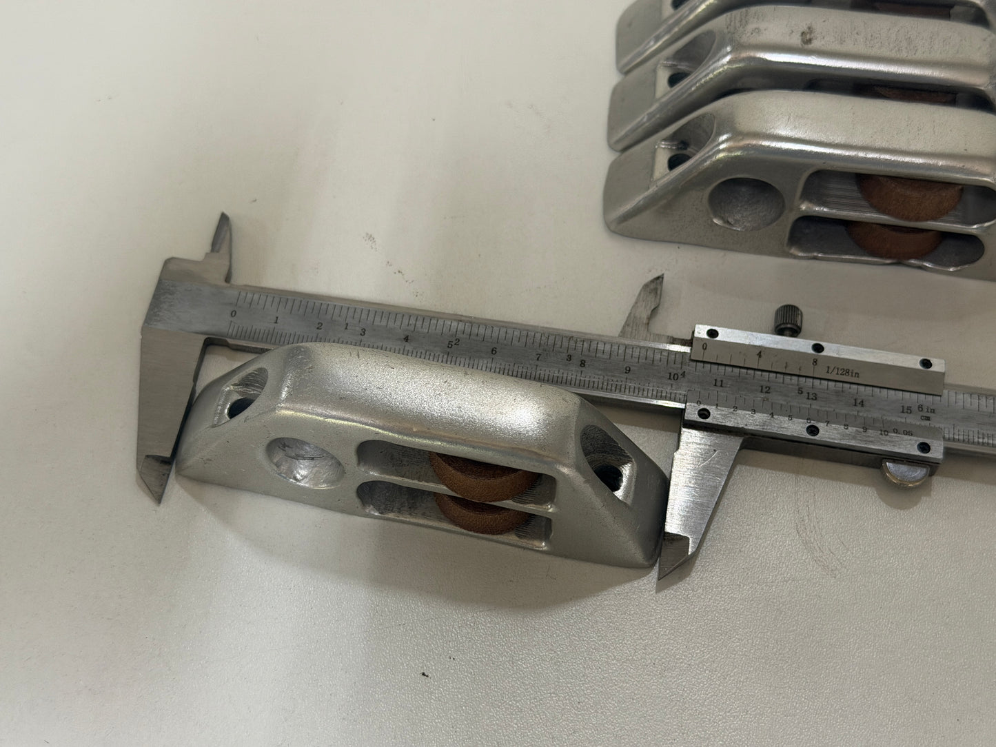 Aluminium 2 schijfs schildpadblok met oog 25 mm tot 8 mm lijn
