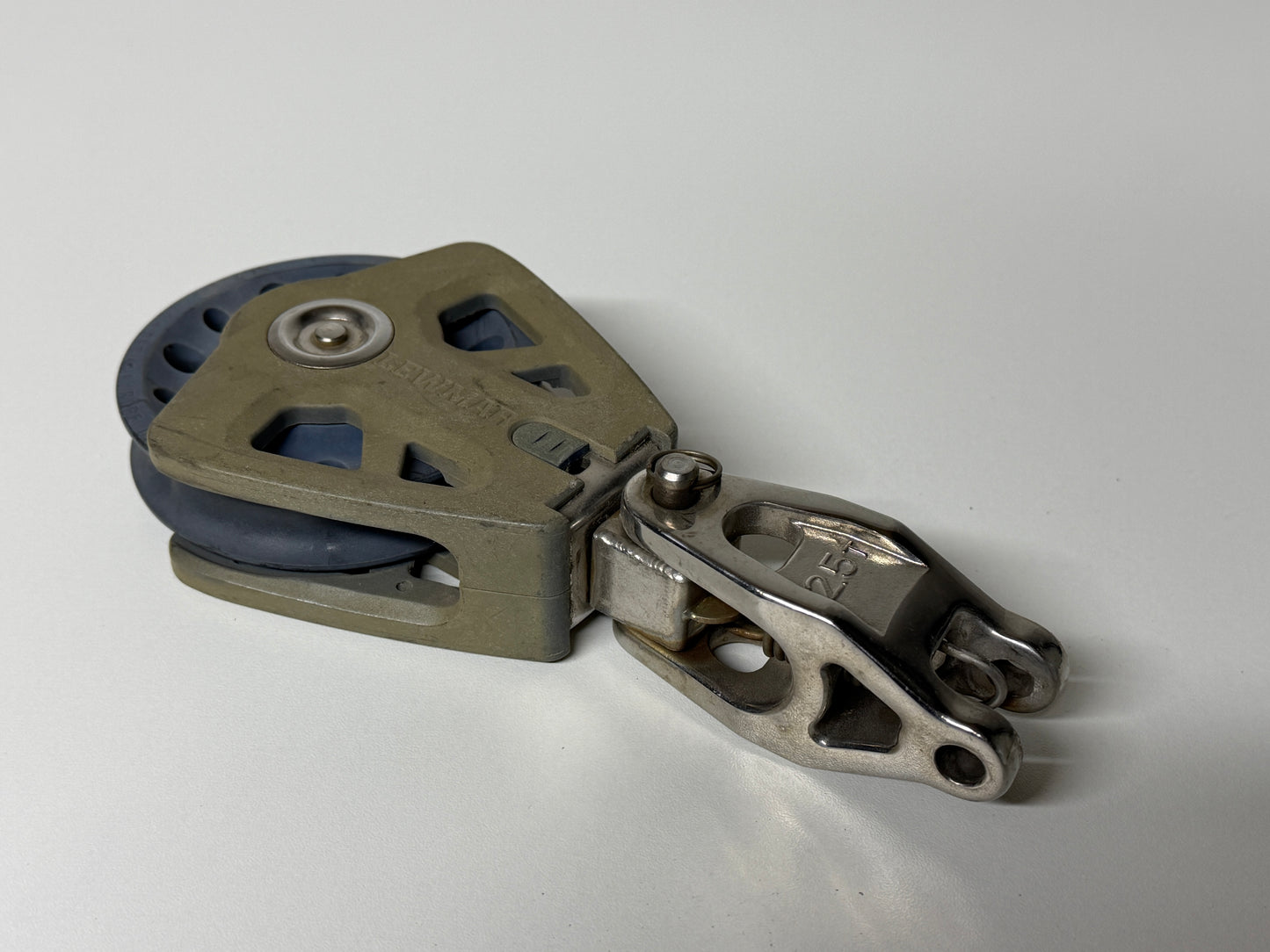 Lewmar 1 schijfs blok 90 mm schijf tot 14 mm lijn