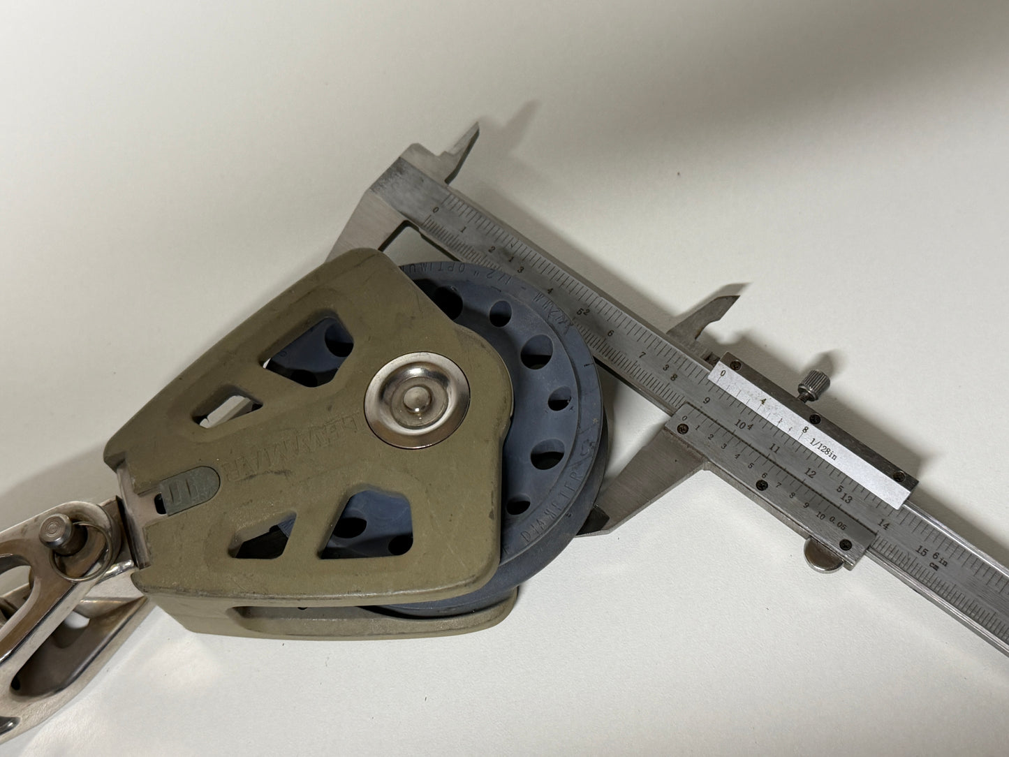 Lewmar 1 schijfs blok 90 mm schijf tot 14 mm lijn