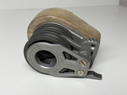 Lewmar racing 2 schijfs 80 mm voetblok met klem incompleet