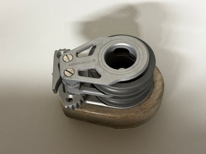 Lewmar racing 2 schijfs 80 mm voetblok met klem incompleet