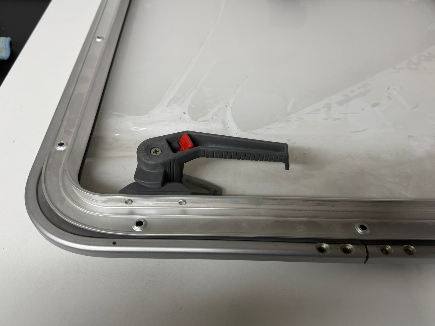 Lewmar dekluik 570 x 570 mm