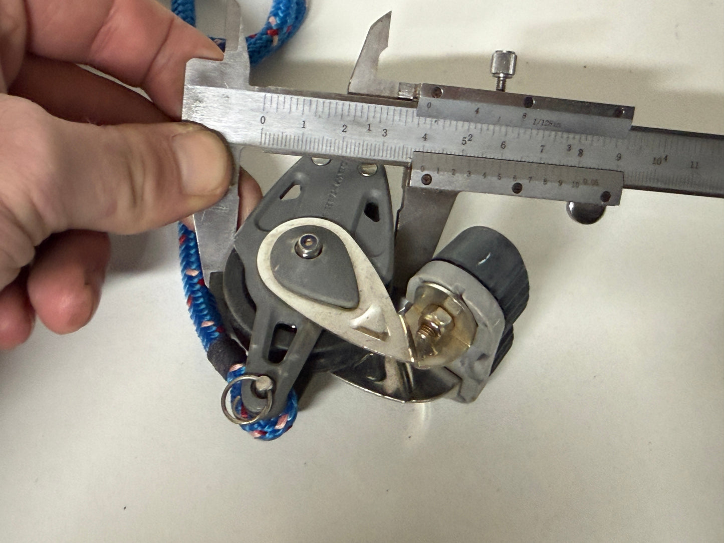 Lewmar 1 schijfs blok 40 mm met hondsvot en draaiwartel en klem