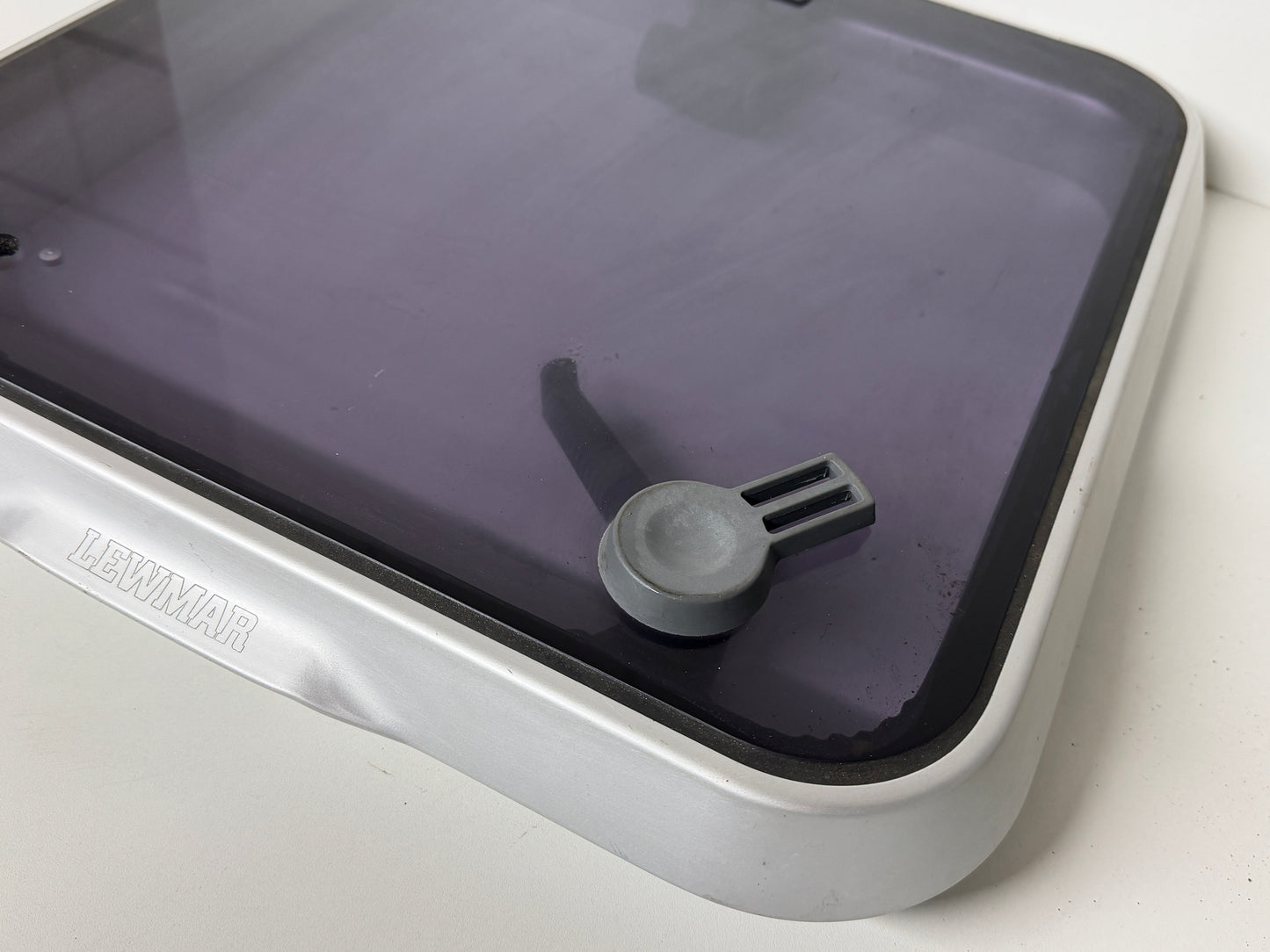 Lewmar dekluik / vluchtluik 48 x 48 cm