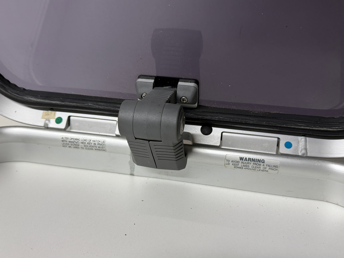 Lewmar dekluik / vluchtluik 48 x 48 cm