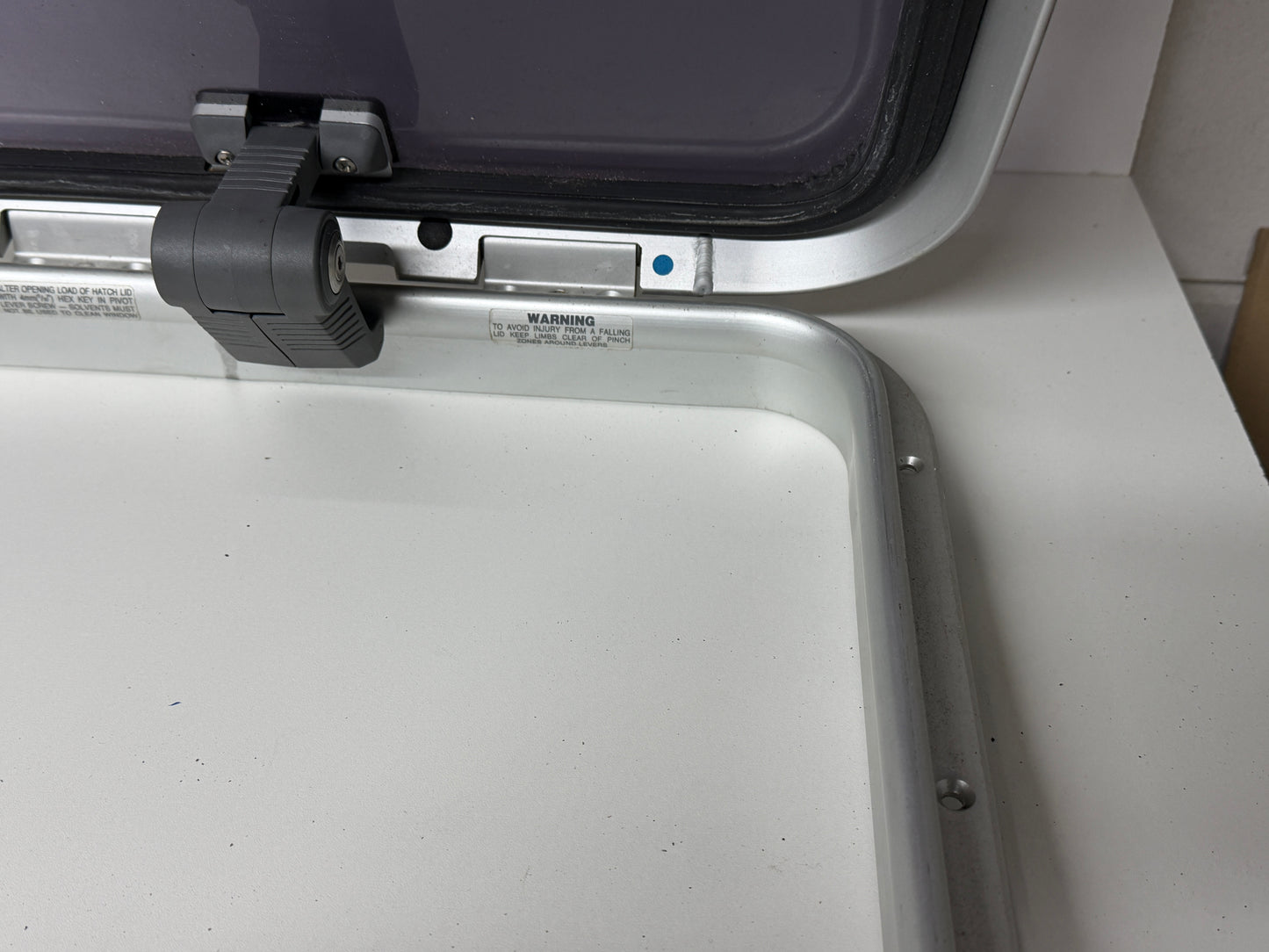 Lewmar dekluik / vluchtluik 48 x 48 cm