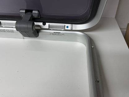 Lewmar dekluik / vluchtluik 48 x 48 cm