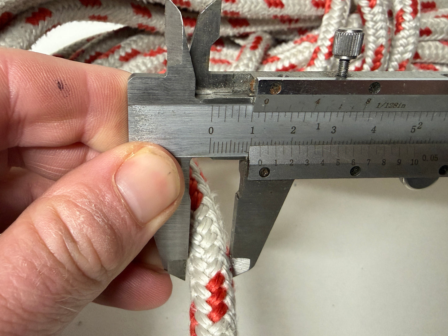 18 meter Dyneema lijn 12 mm met Lewmar sluiting met draaibaar oog