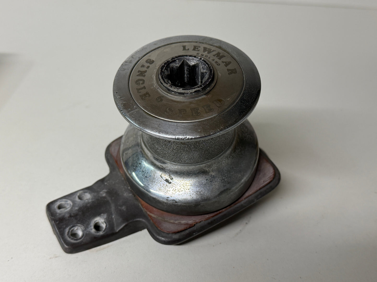 Lewmar 6 lier op beugel