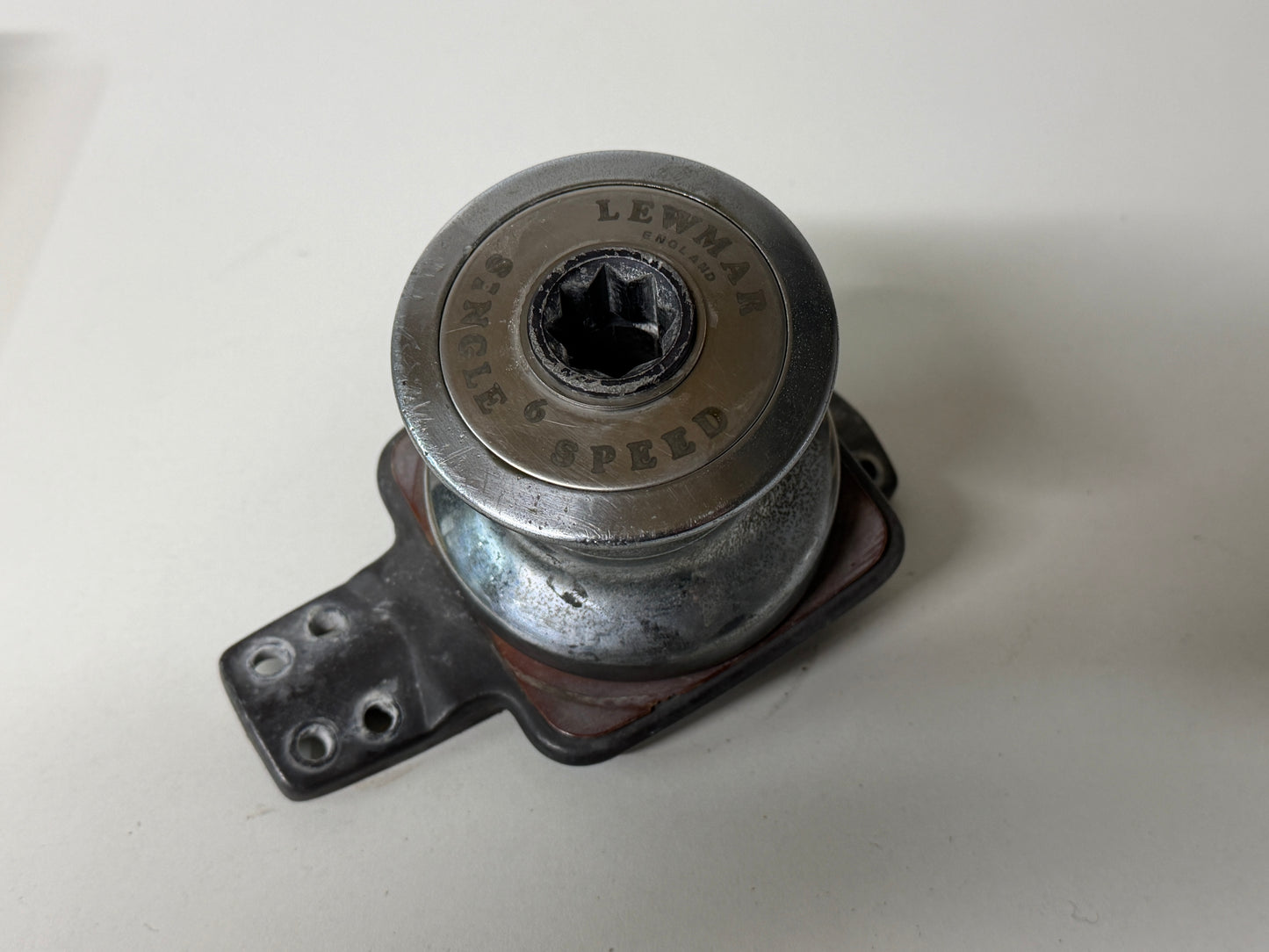 Lewmar 6 lier op beugel