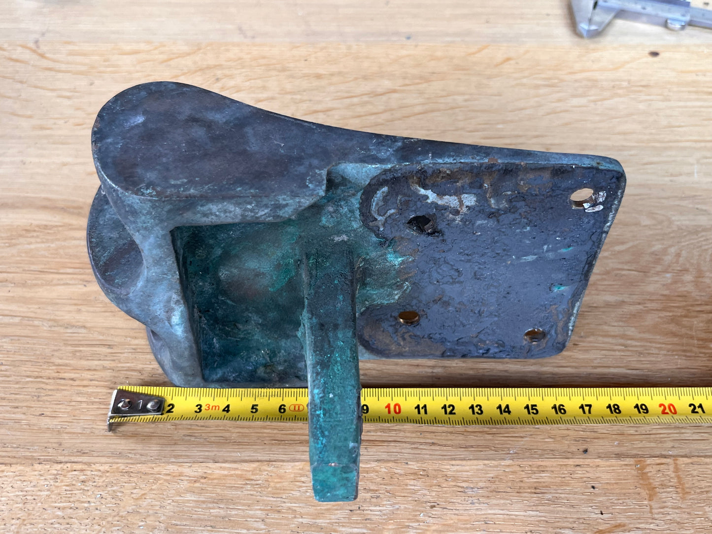 Bronzen boeggeleider