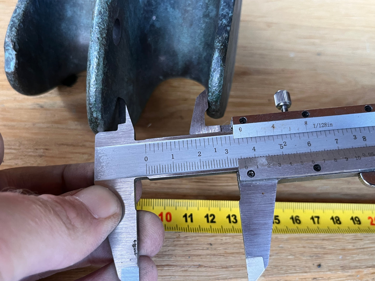 Bronzen boeggeleider