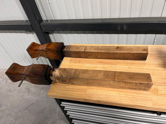 Klassieke houten bolder