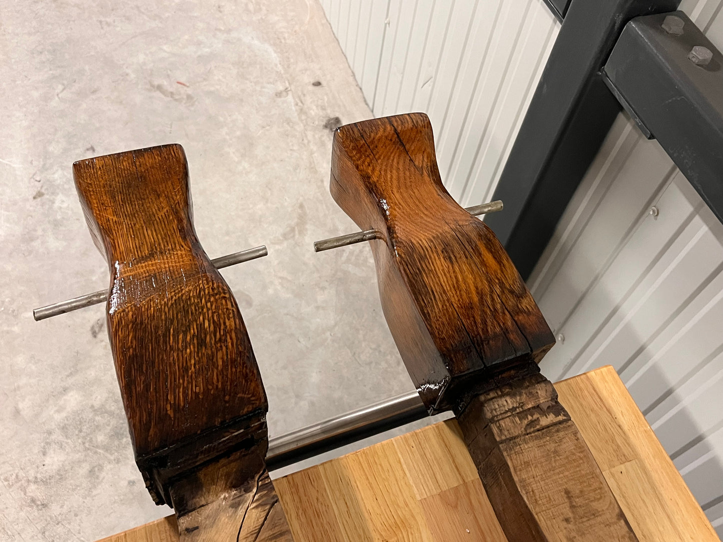 Klassieke houten bolder