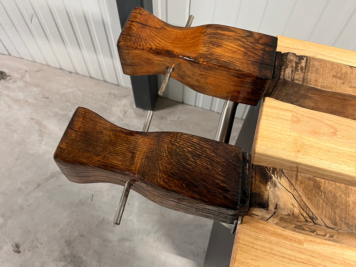 Klassieke houten bolder