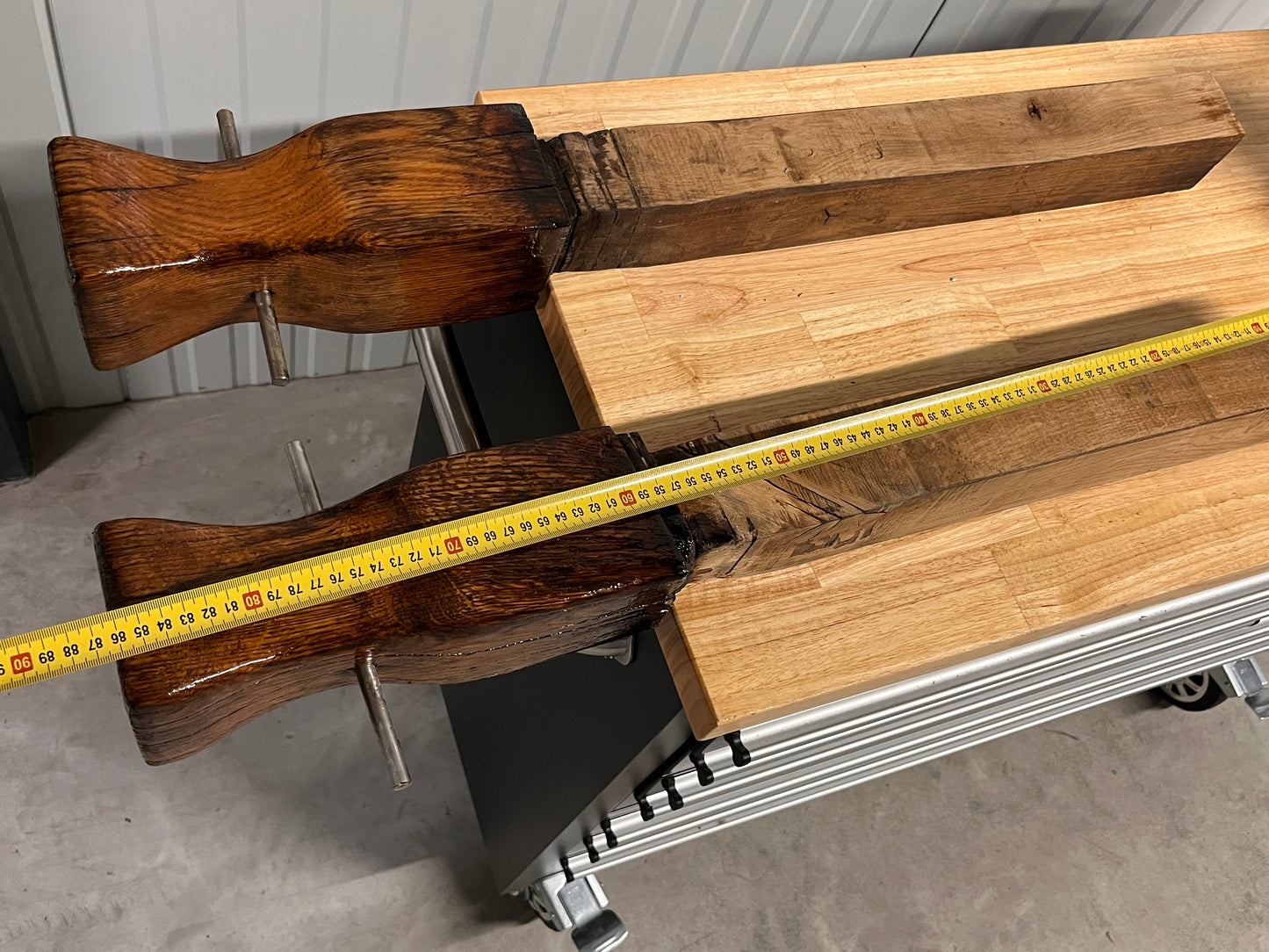 Klassieke houten bolder