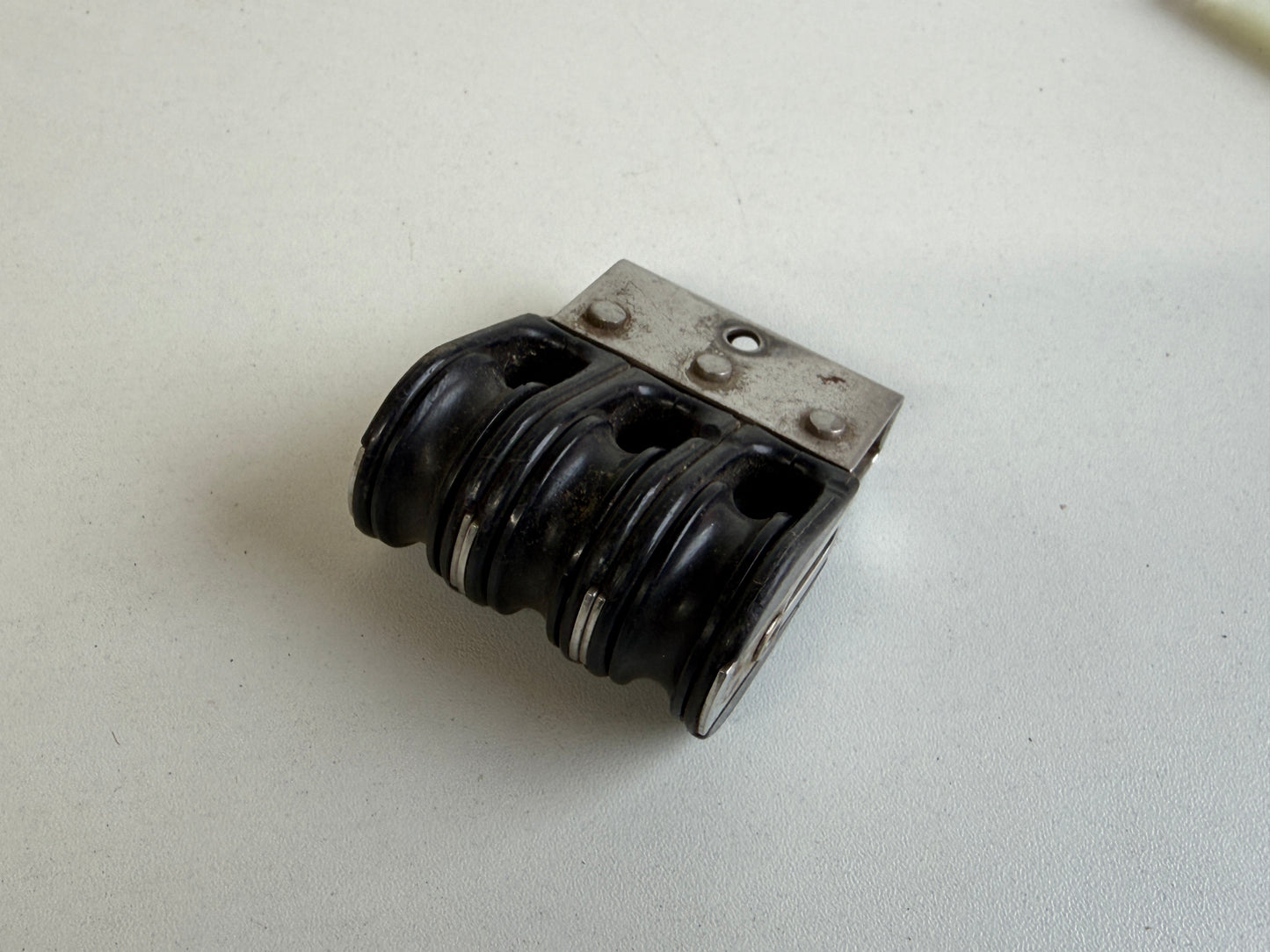 3 schijfs blok 28 mm max 7 mm lijn gelagerd zonder sluiting