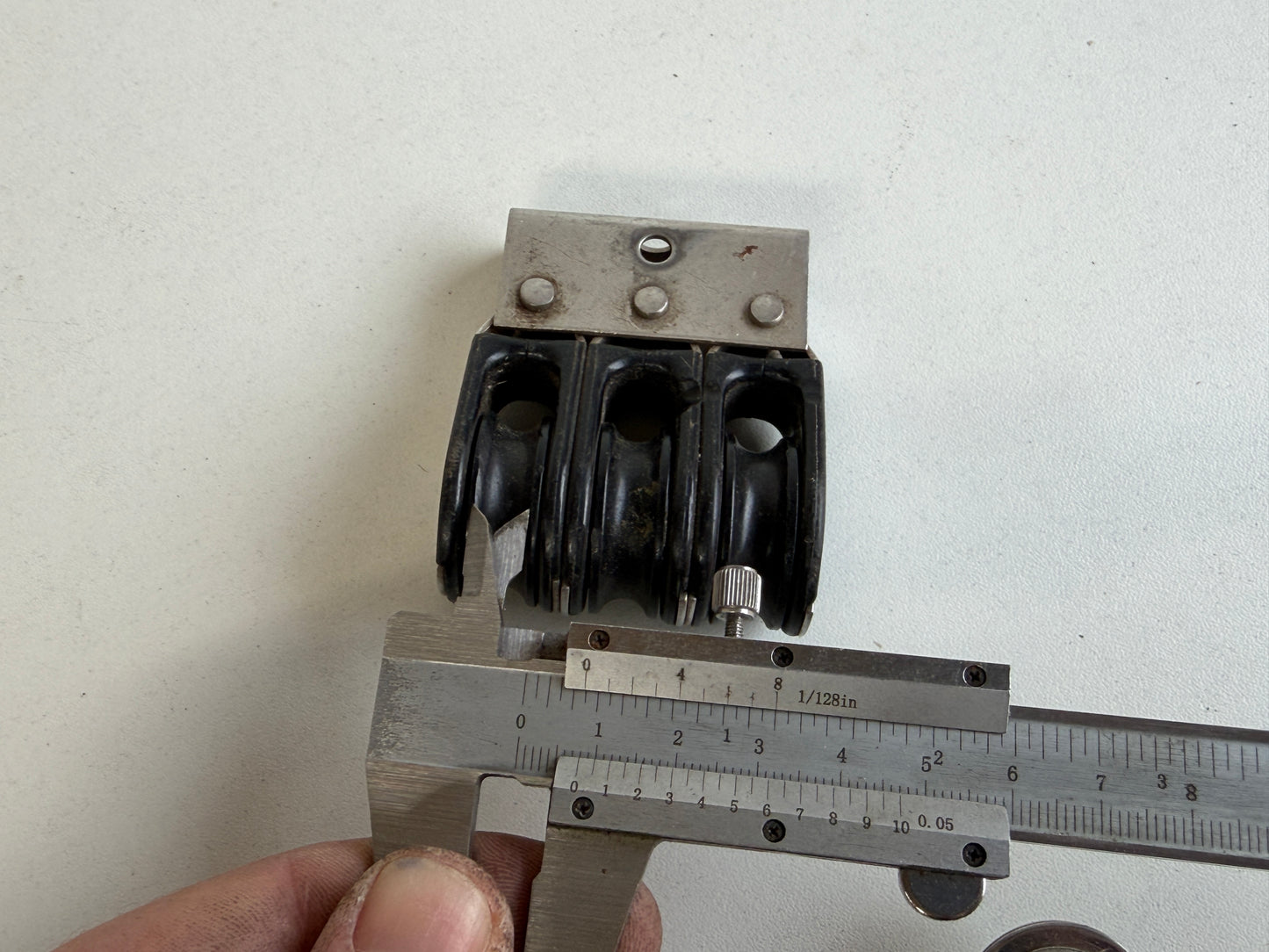 3 schijfs blok 28 mm max 7 mm lijn gelagerd zonder sluiting