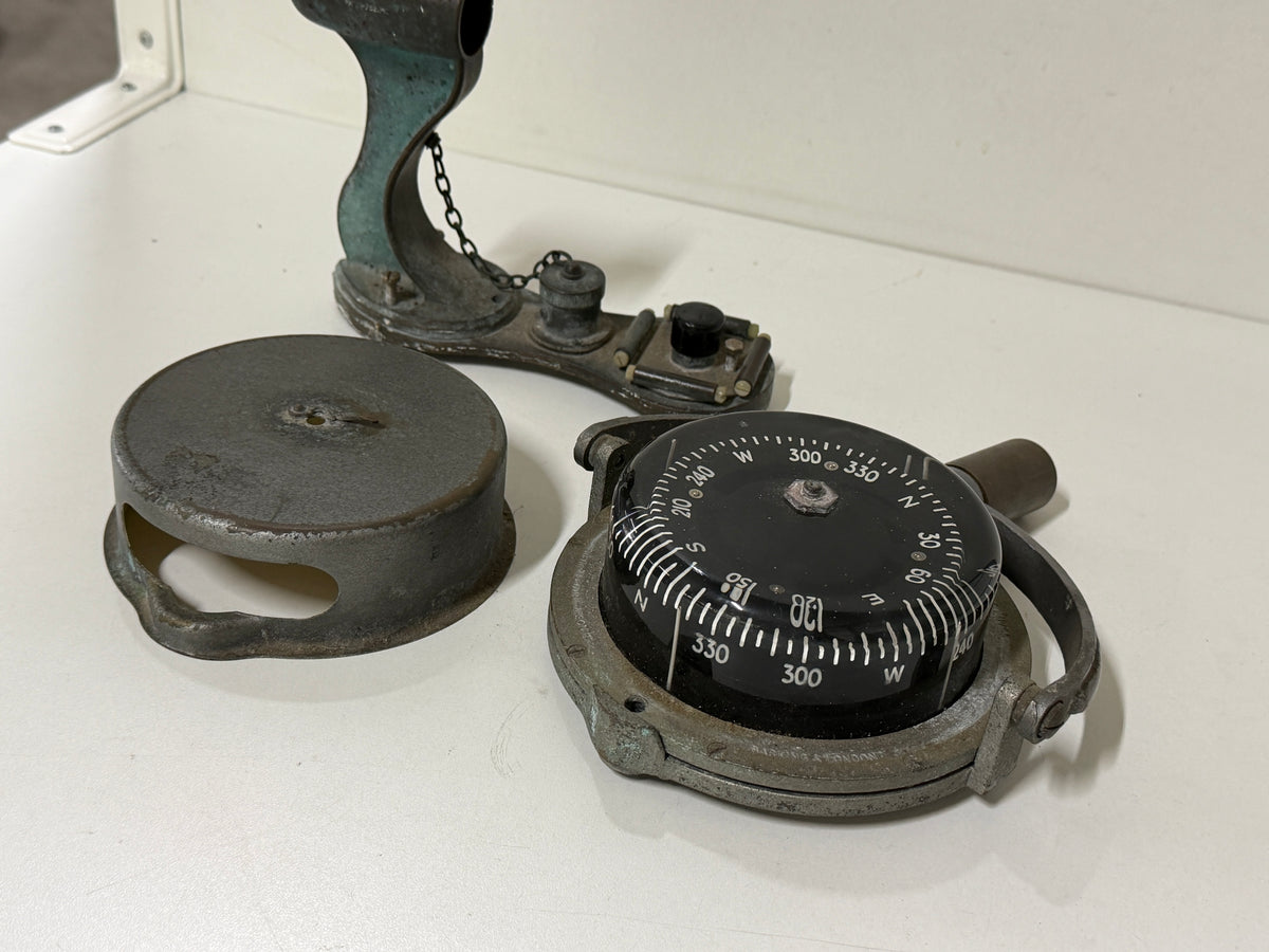 Sestrel Moore Compass / kompas Henry Browne & Son Ltd