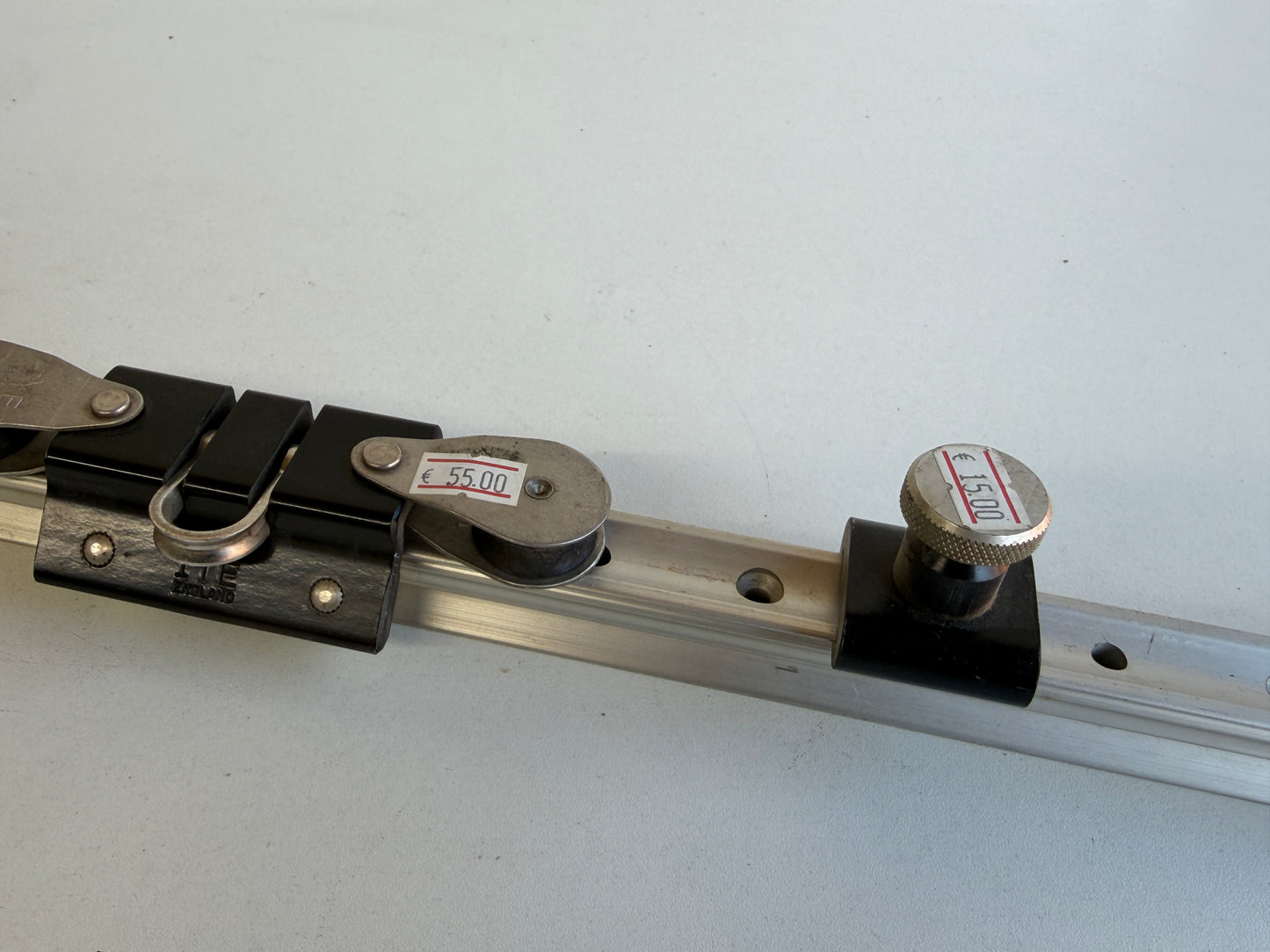 Rail 140 cm 23 mm breed met HYE kar en 2 stoppers nieuw