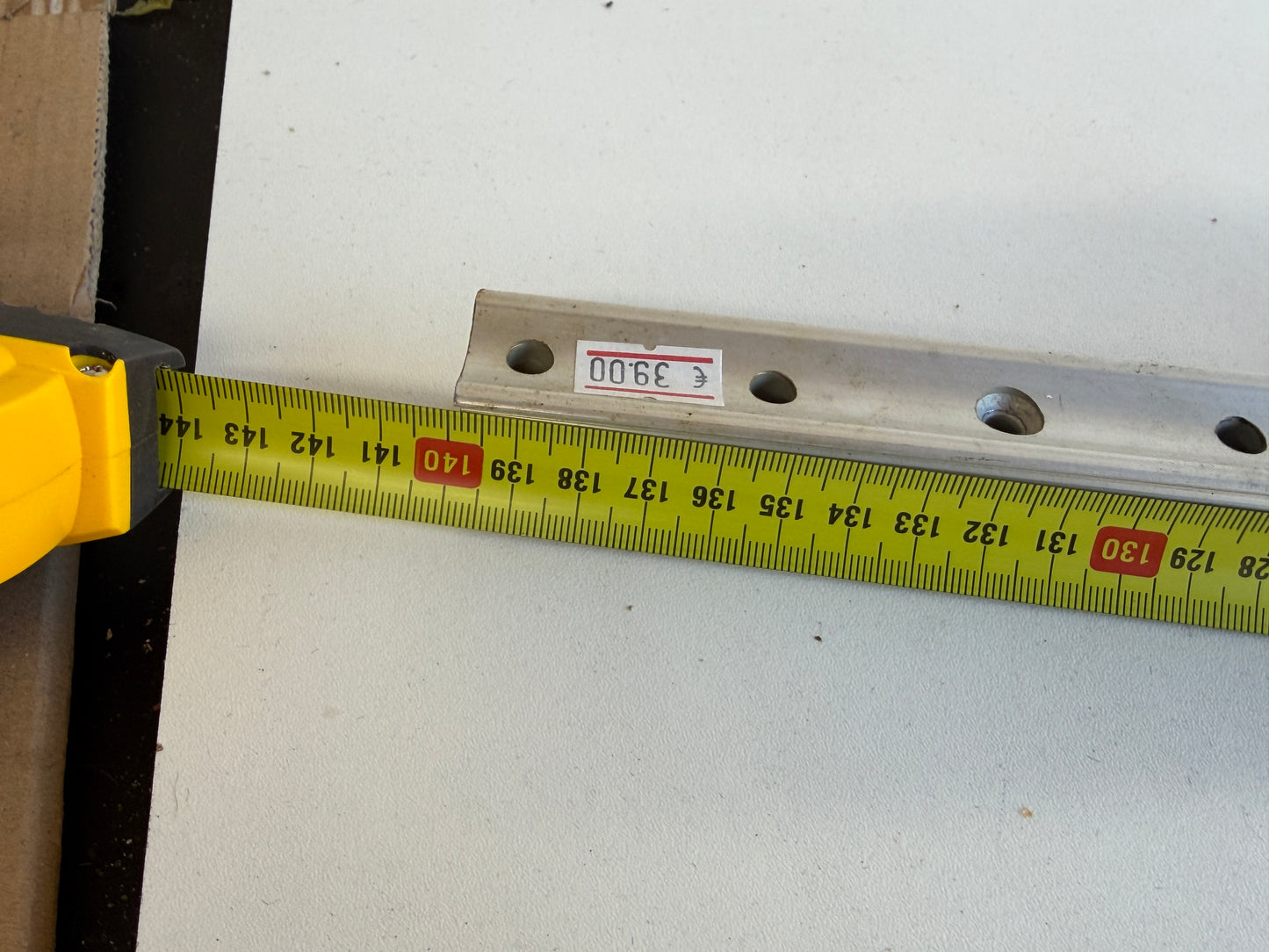 Rail 140 cm 23 mm breed met HYE kar en 2 stoppers nieuw