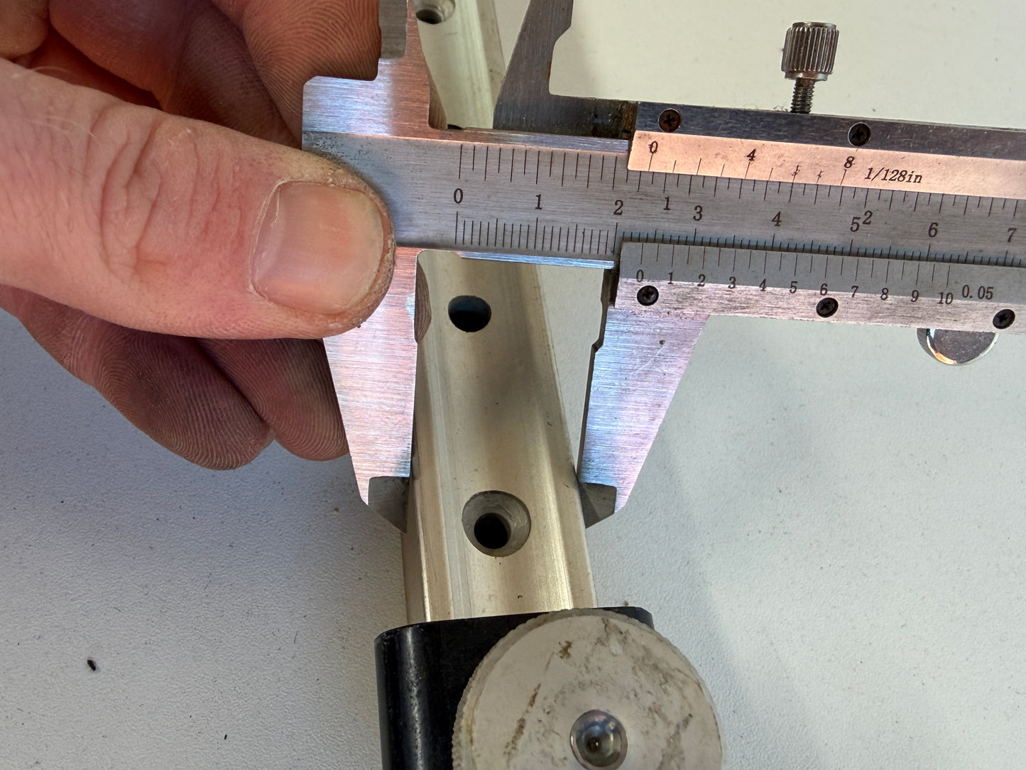 Rail 140 cm 23 mm breed met HYE kar en 2 stoppers nieuw