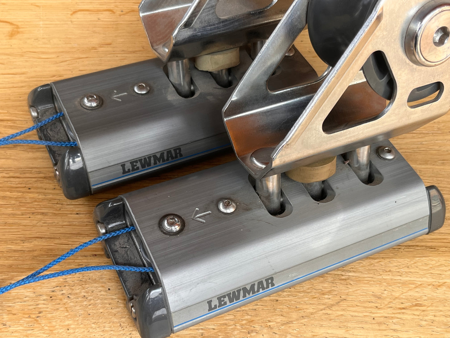 Nieuwe Lewmar genua kar