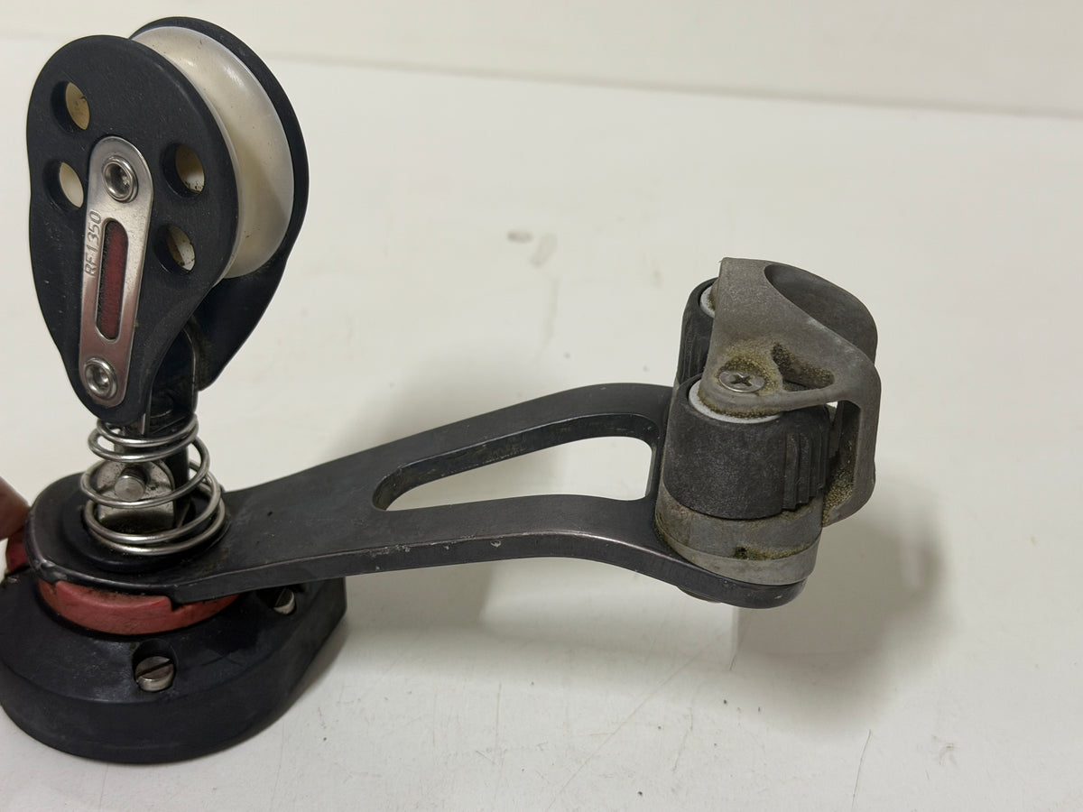 Ronstan draaibare grootschoot swivel basis met blok en klem