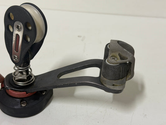 Ronstan draaibare grootschoot swivel basis met blok en klem
