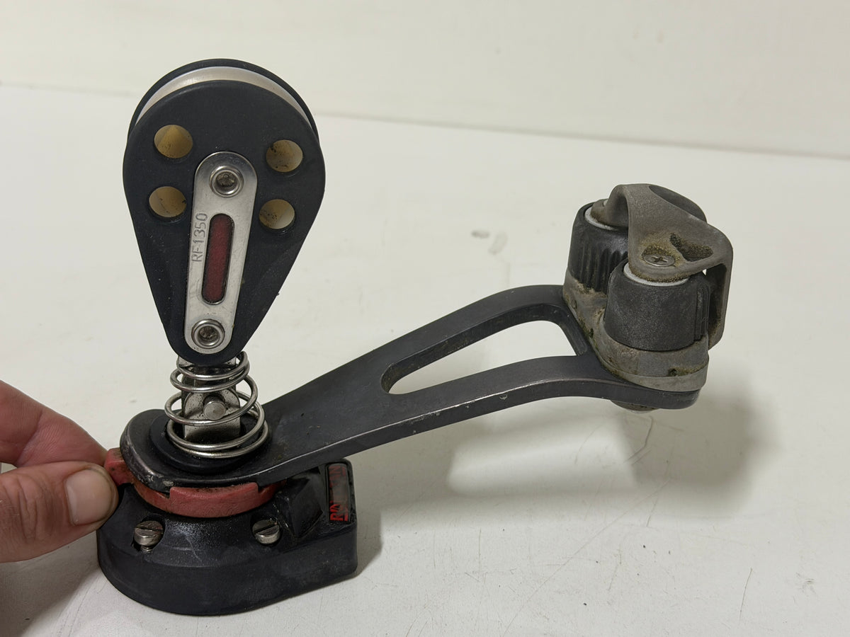 Ronstan draaibare grootschoot swivel basis met blok en klem