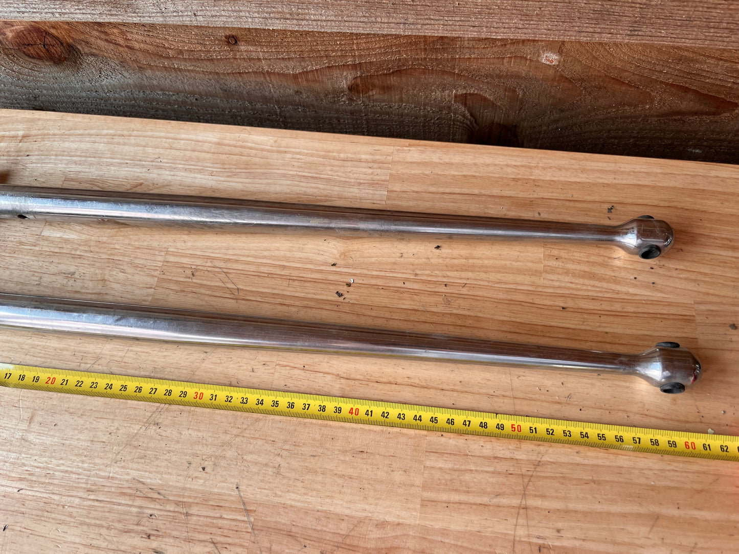 2 rvs scepters met bevestiging 50 cm