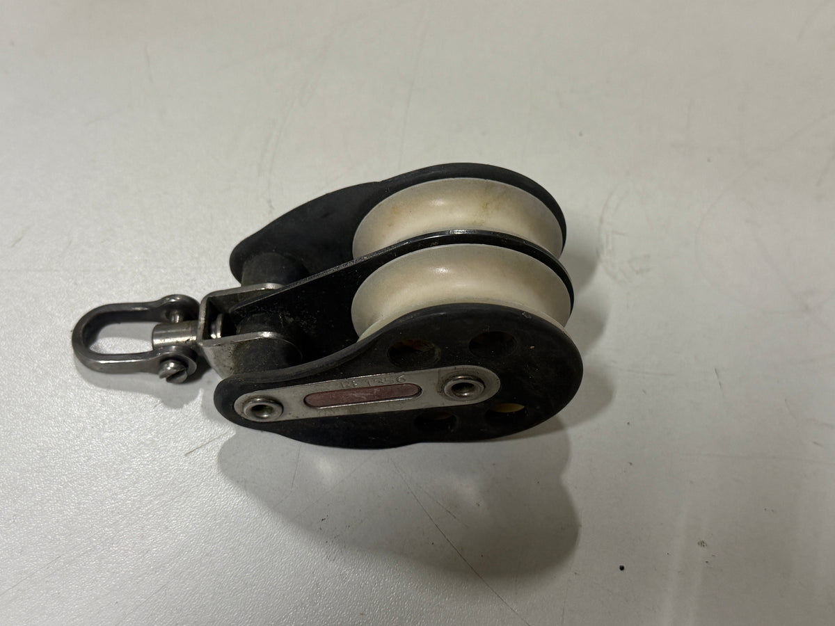 Ronstan 2 schijfs blok 47 mm tot 12 mm lijn met wartel