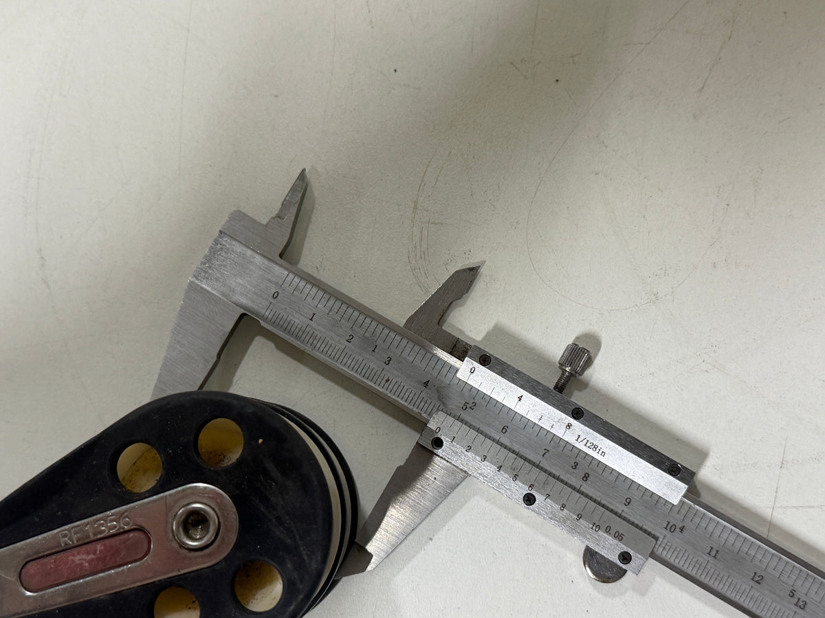 Ronstan 2 schijfs blok 47 mm tot 12 mm lijn met wartel