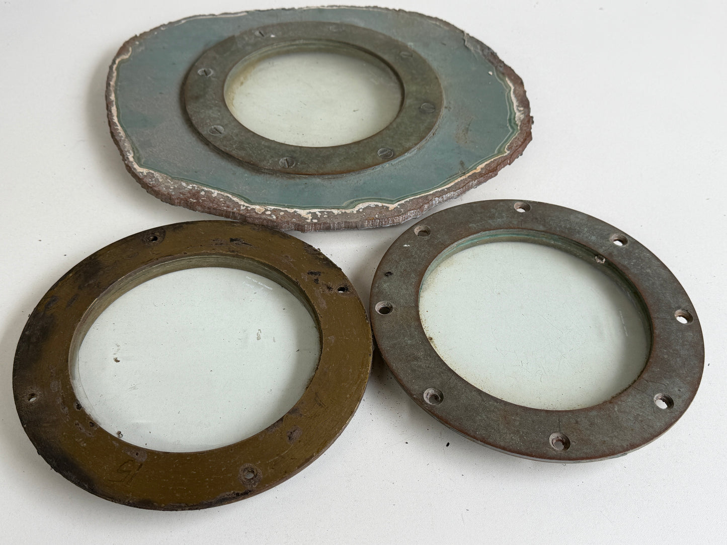 3 x Bronzen / messing patrijspoort dicht / lichtrand 211 mm