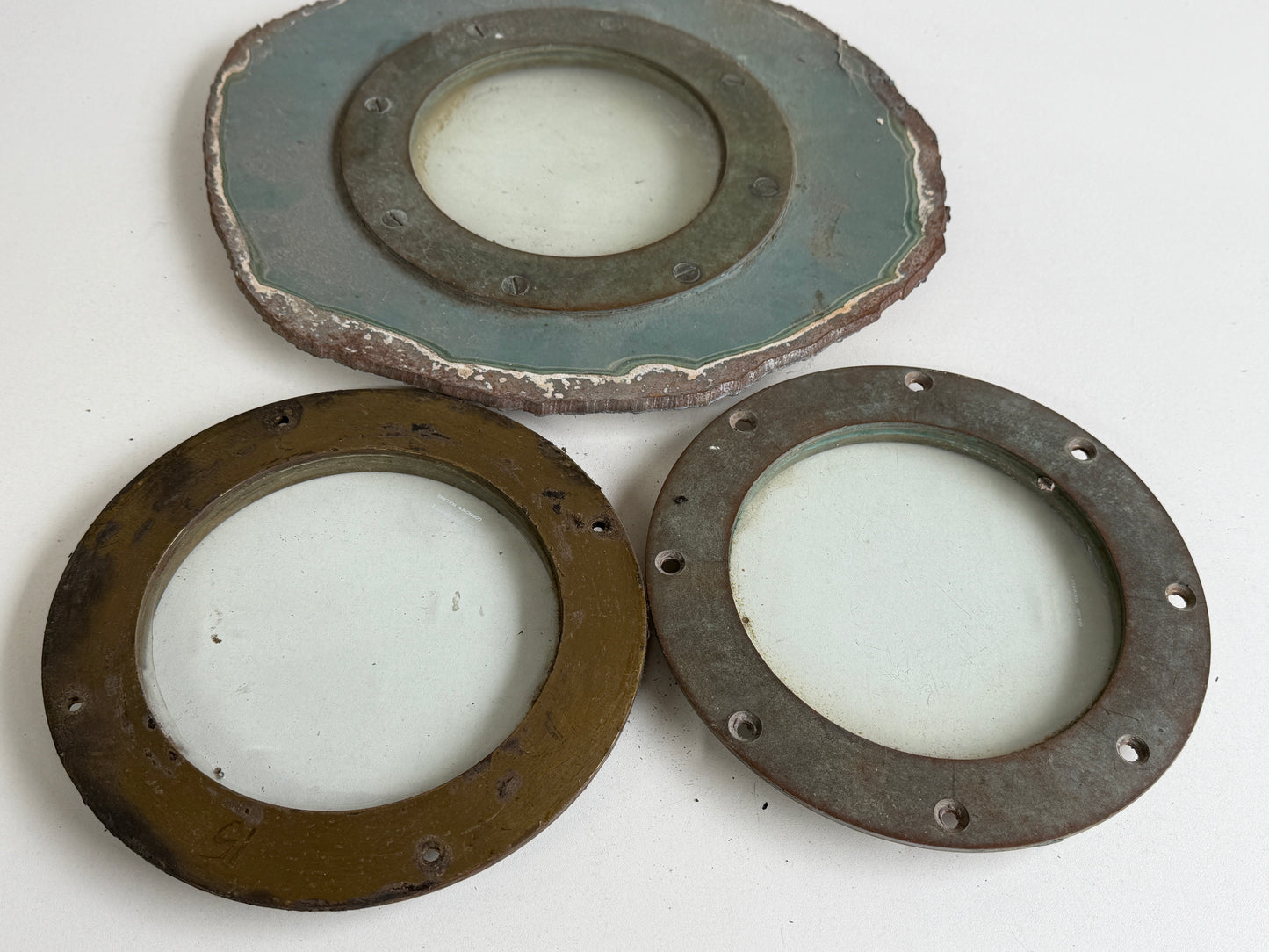 3 x Bronzen / messing patrijspoort dicht / lichtrand 211 mm