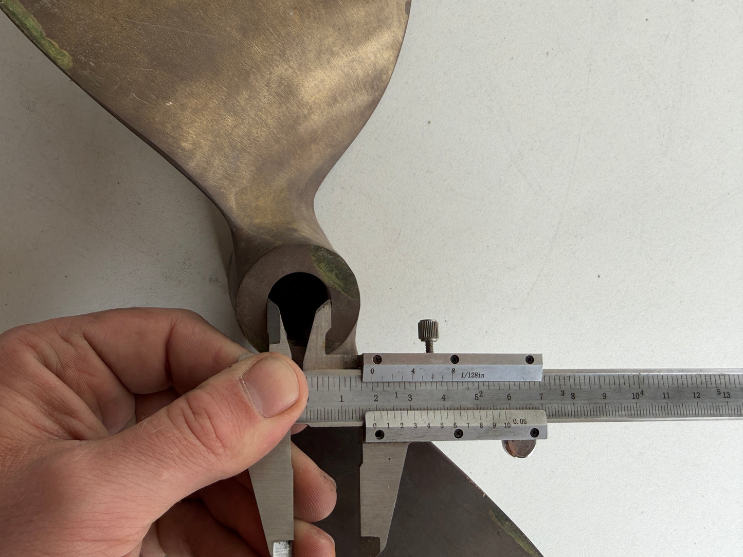 Bronzen schroef D14P12RH rechtsdraaiend